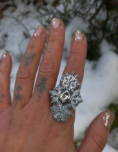 Load image into Gallery viewer, ❄️20% off with code BF20 ~ Quartz Snowflake ring size 7 ~