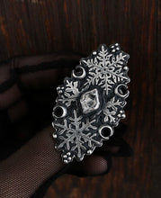Load image into Gallery viewer, Snowflake Ring size 6.75-7