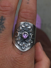 Load image into Gallery viewer, Lilac Shield ring~ size 8.25