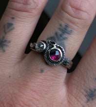 Load image into Gallery viewer, Serpent Stacking ring Size 6.25