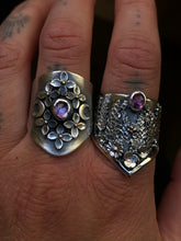 Load image into Gallery viewer, Lilac Shield ring~ size 8.25