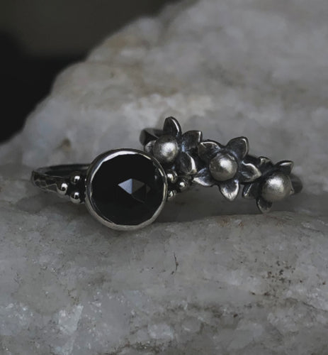 Belladonna Nightshade Onyx Ring ~ Size 6.75