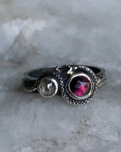 Load image into Gallery viewer, Serpent Stacking ring Size 6.25