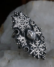 Load image into Gallery viewer, Snowflake Ring size 6.75-7