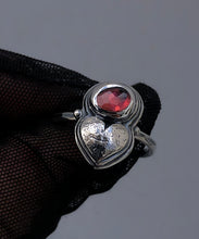 Load image into Gallery viewer, Cupid’s Bow mini version stacking ring size 7