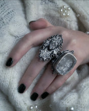 Load image into Gallery viewer, Snowflake Ring size 6.75-7