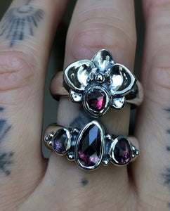 Sapphire Triple stone ring~ sz 7.25