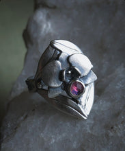 Load image into Gallery viewer, Orchid Shield Ring with Sapphire ~ size 7