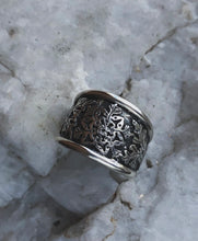 Load image into Gallery viewer, Snowflake Saddle Ring sz 6.5