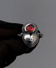 Load image into Gallery viewer, Cupid’s Bow mini version stacking ring size 7