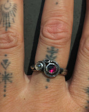 Load image into Gallery viewer, Serpent Stacking ring Size 6.25