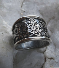 Load image into Gallery viewer, Snowflake Saddle Ring sz 6.5
