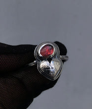Load image into Gallery viewer, Cupid’s Bow mini version stacking ring size 7