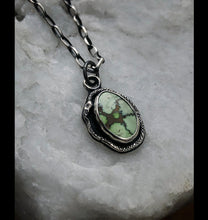 Load image into Gallery viewer, Damale Serpent Pendant