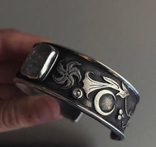 Load image into Gallery viewer, Datura Widow Cuff