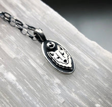 Load image into Gallery viewer, Black Diamond Wolf Necklace