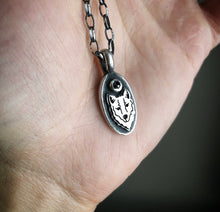 Load image into Gallery viewer, Black Diamond Wolf Necklace