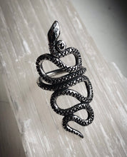 Load image into Gallery viewer, Diamond Serpent Ring sz 7