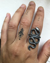 Load image into Gallery viewer, Silver Snake Ring sz 6-6.25