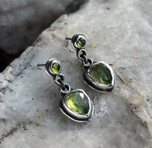 Load image into Gallery viewer, Shield Earring Set