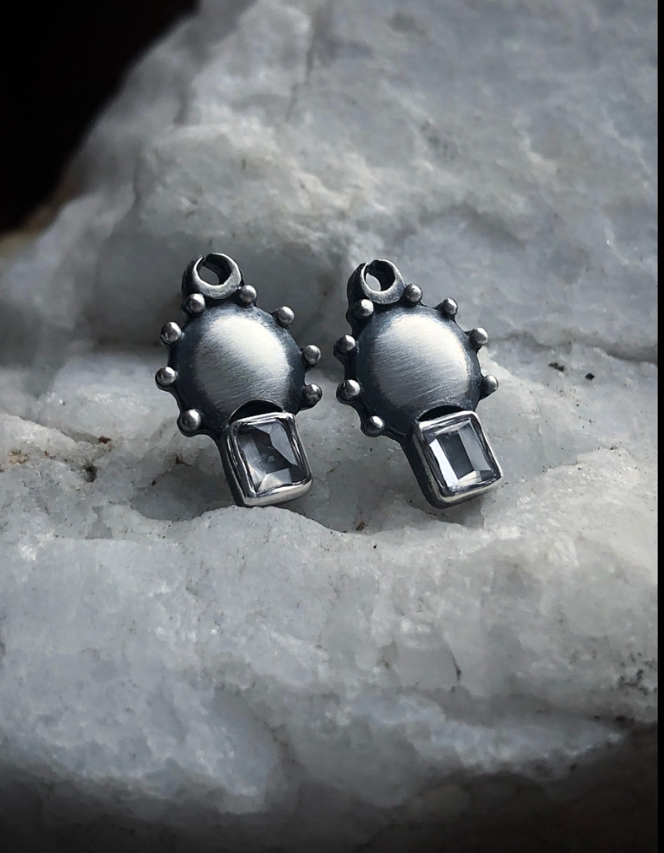 Lunar Altar Studs~